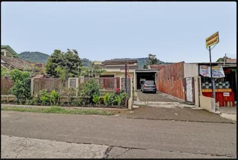 Adinda Homestay Lembang Esterno foto