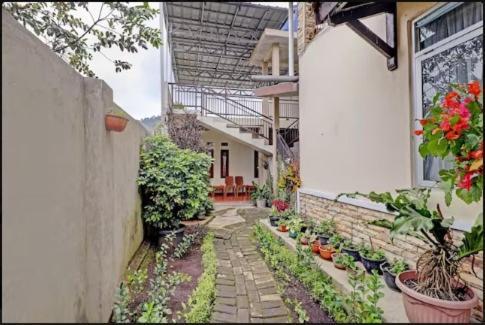 Adinda Homestay Lembang Esterno foto