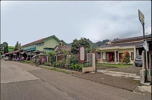 Adinda Homestay Lembang Esterno foto