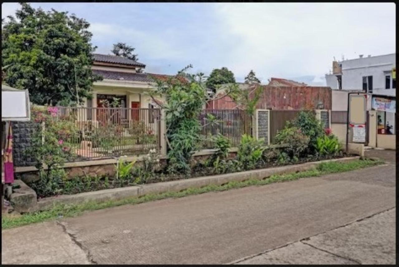 Adinda Homestay Lembang Esterno foto